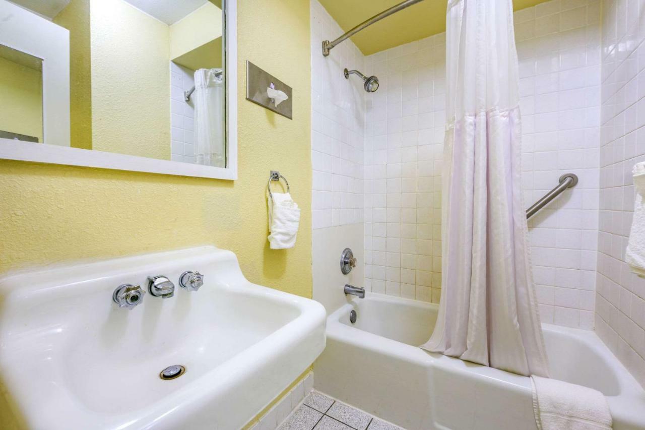 Aire Hotel Lebanon Hershey Екстериор снимка